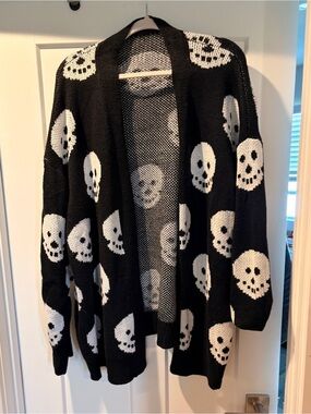 Black and White Skull Open-Front Women's Plus Size 4/5x Cardigan Sweater